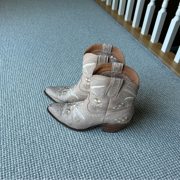 Cowboy Boots - Picture 2 of 5